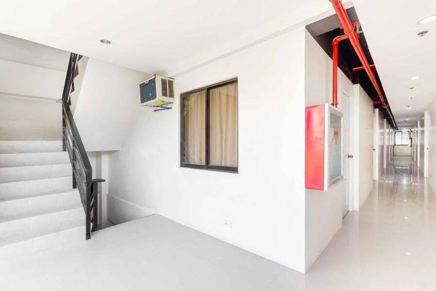 Oyo 707-908 Salinas Suites Cebu Buitenkant foto